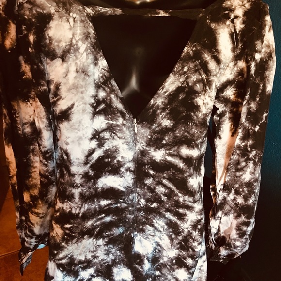 Dress - Picture 2 of 4